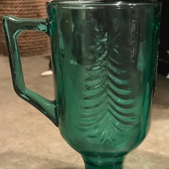 Vintage Indiana Glass Holiday Classic Footed Mugs  / Set of 2! / Size 7oz - Picture 2 of 2